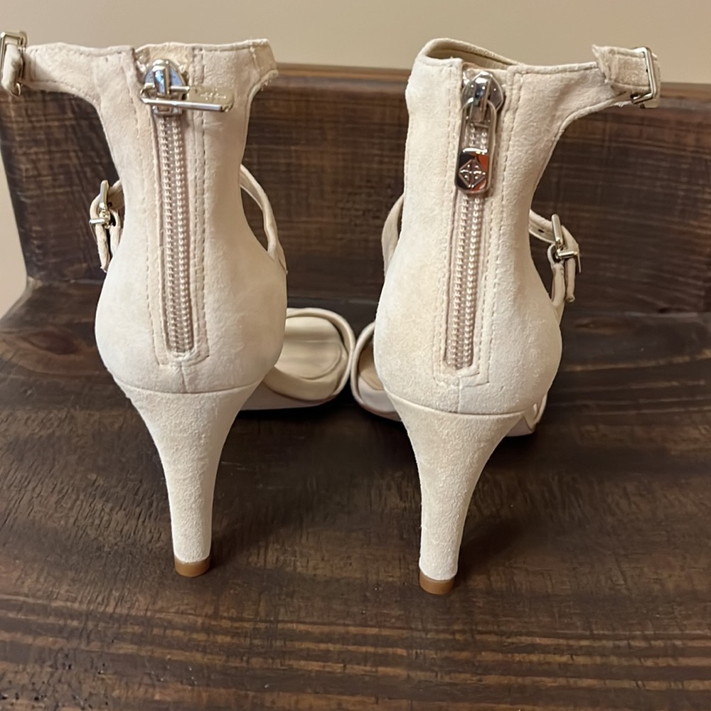 Heels - Picture 3 of 6